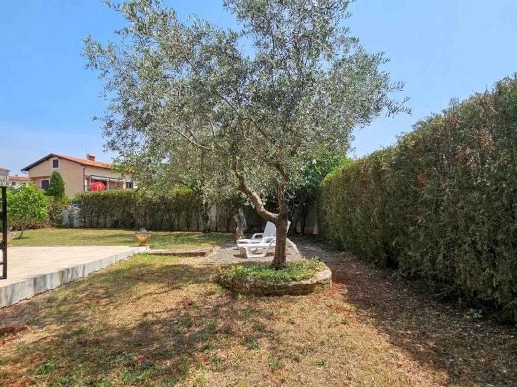 Ferienhaus mit grossem Garten und Klima