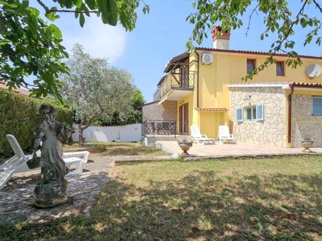 Ferienhaus mit grossem Garten und Klima