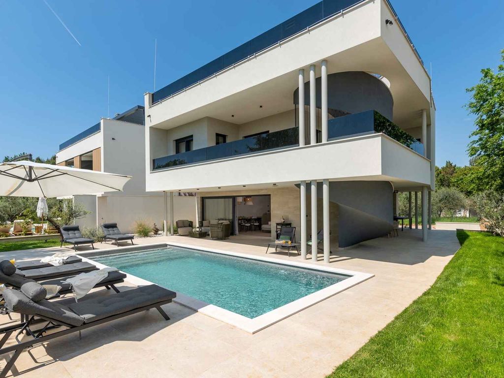 Villa mit Whirlpool und Sauna