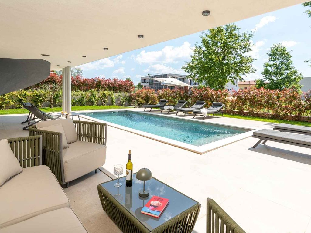 Villa mit Whirlpool und Sauna