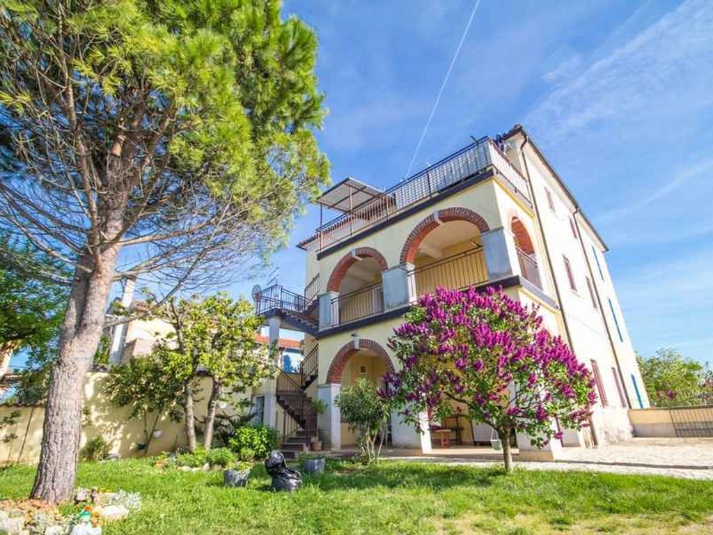 Ferienwohnung Lovely Apartment Bencic with Balcony and sea view