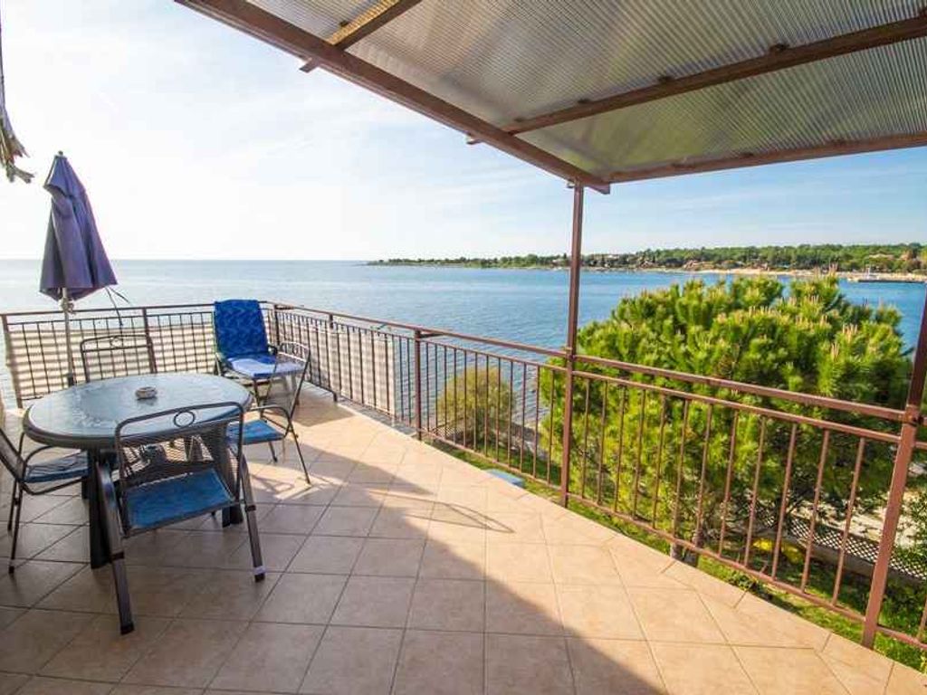 Ferienwohnung Lovely Apartment Bencic with Balcony and sea view