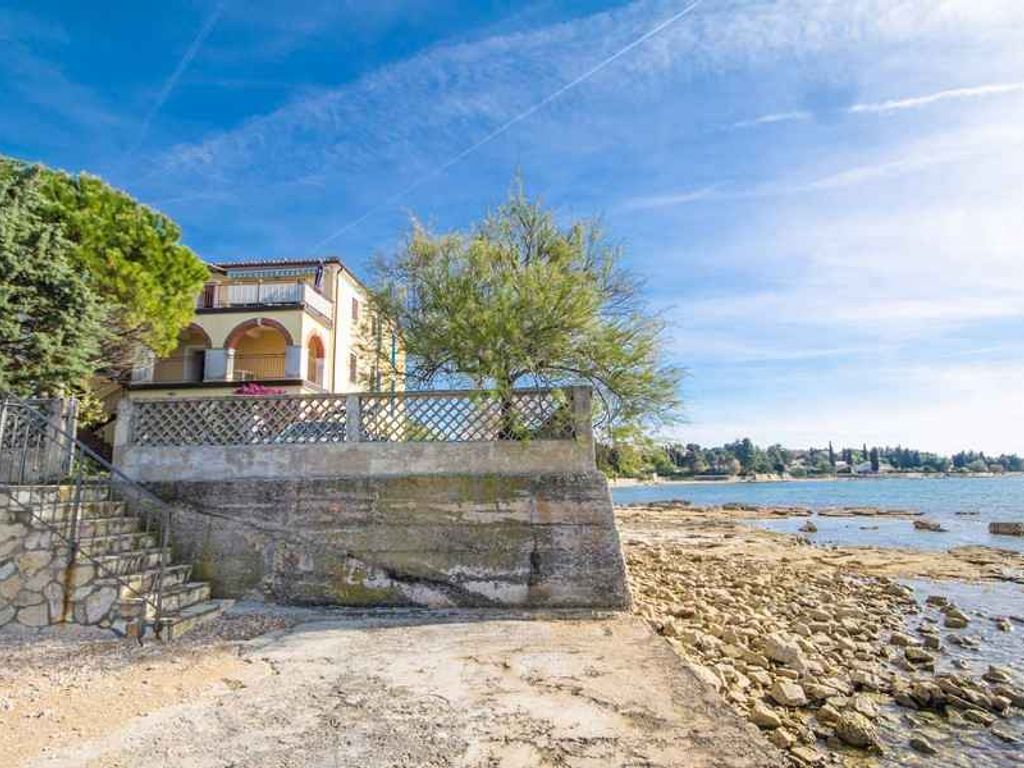 Ferienwohnung Lovely Apartment Bencic with Balcony and sea view