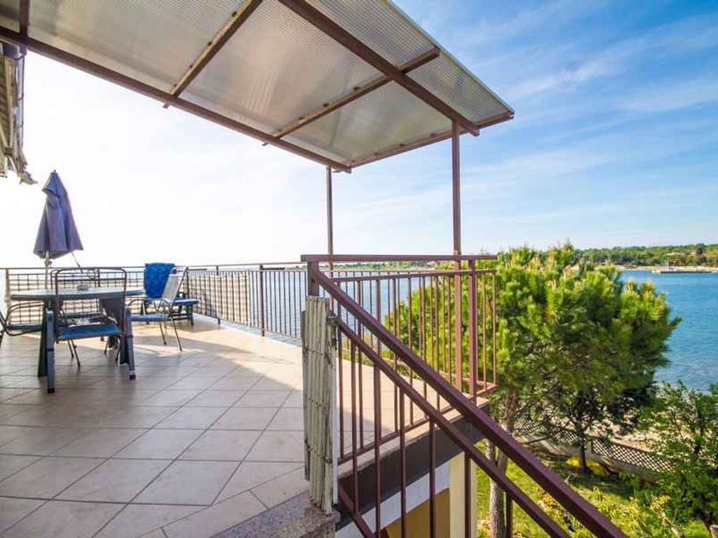 Ferienwohnung Lovely Apartment Bencic with Balcony and sea view