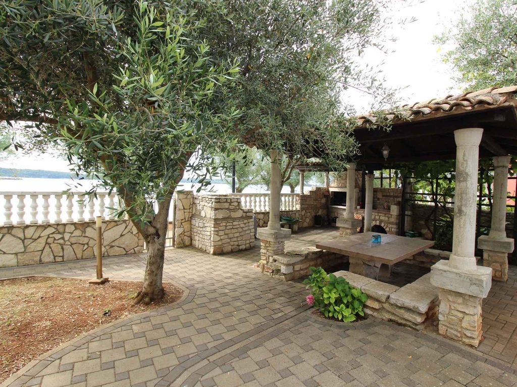 Ferienwohnung mit Terrasse und Grill gleich an der Küste