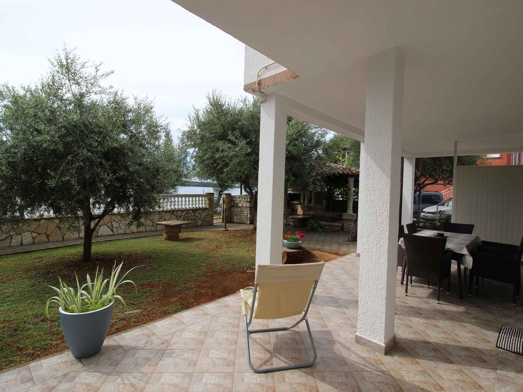 Ferienwohnung mit Terrasse und Grill gleich an der Küste