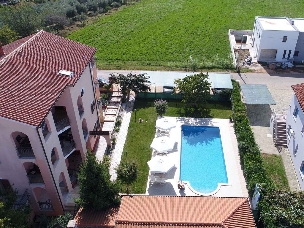 Studio mit Pool und Klimaanlage
