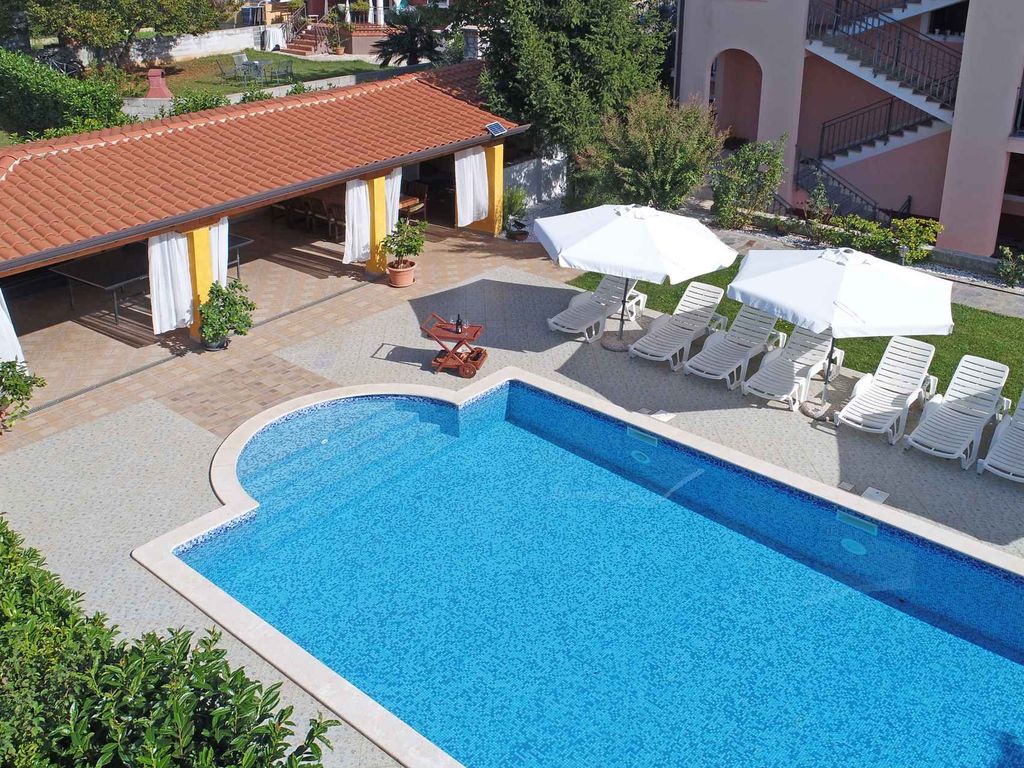 Studio mit Pool und Klimaanlage