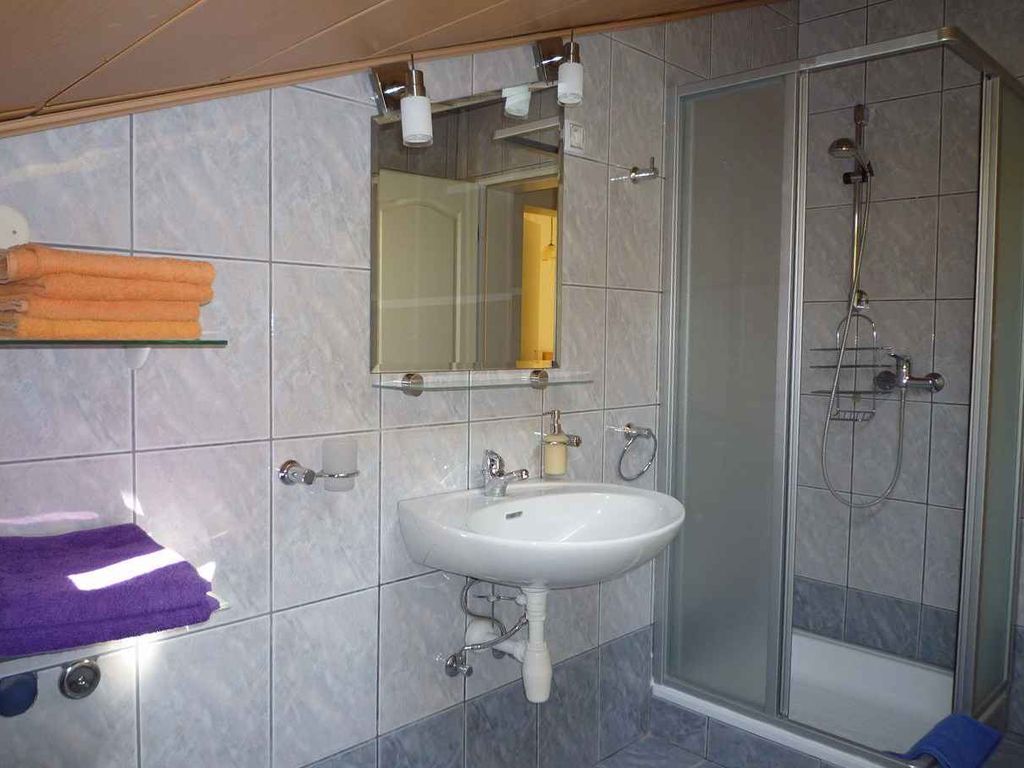Ferienwohnung mit Gartenmöbeln und Grill