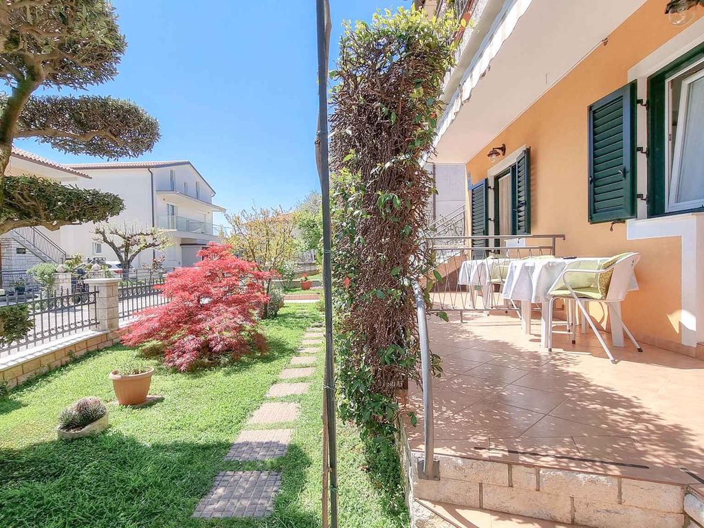 Studio mit Terrasse 100 m vom Strand