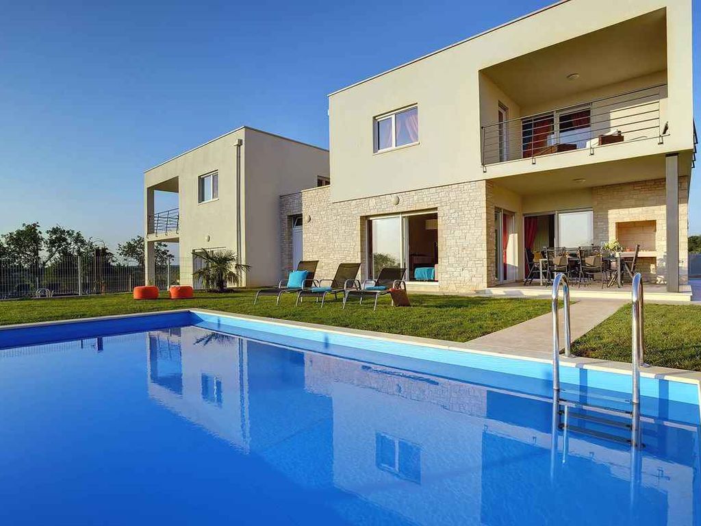 Villa mit Pool und Grill