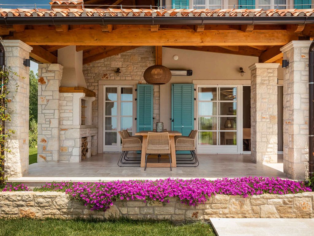 Villa mit Pool und gepflegtem Garten