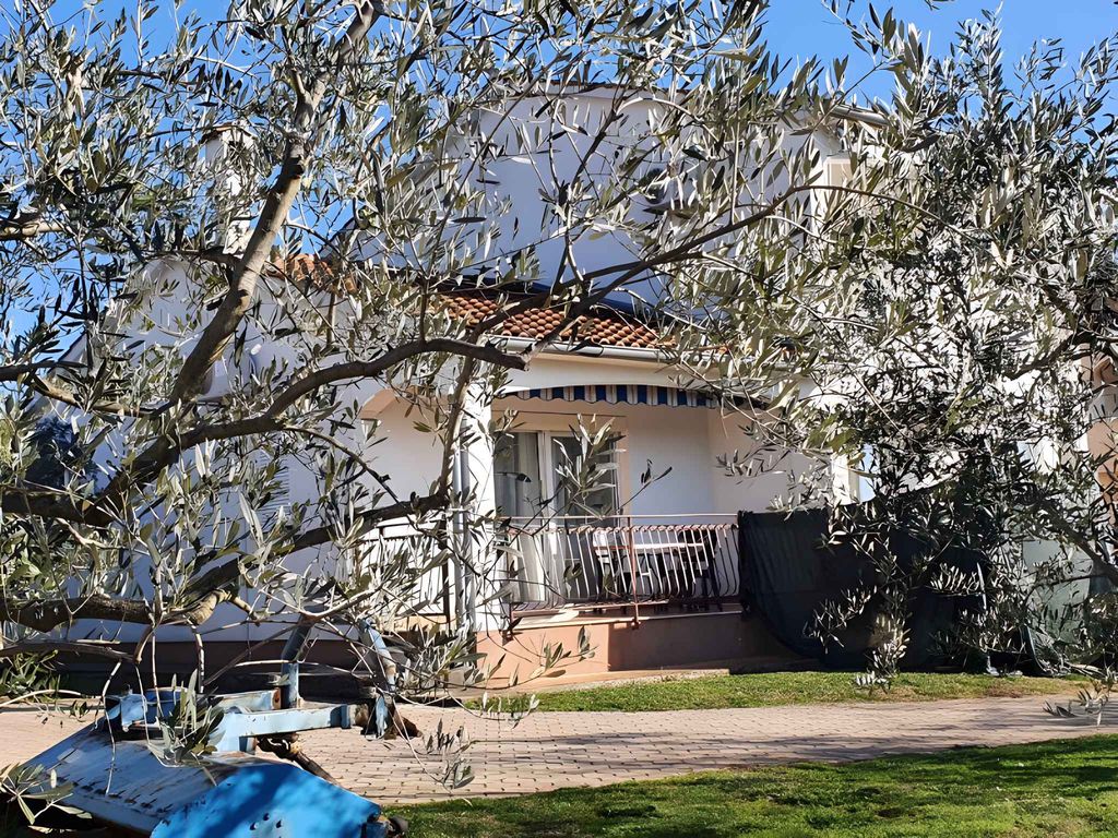 Ferienwohnung mit Klimaanlage und Terrasse