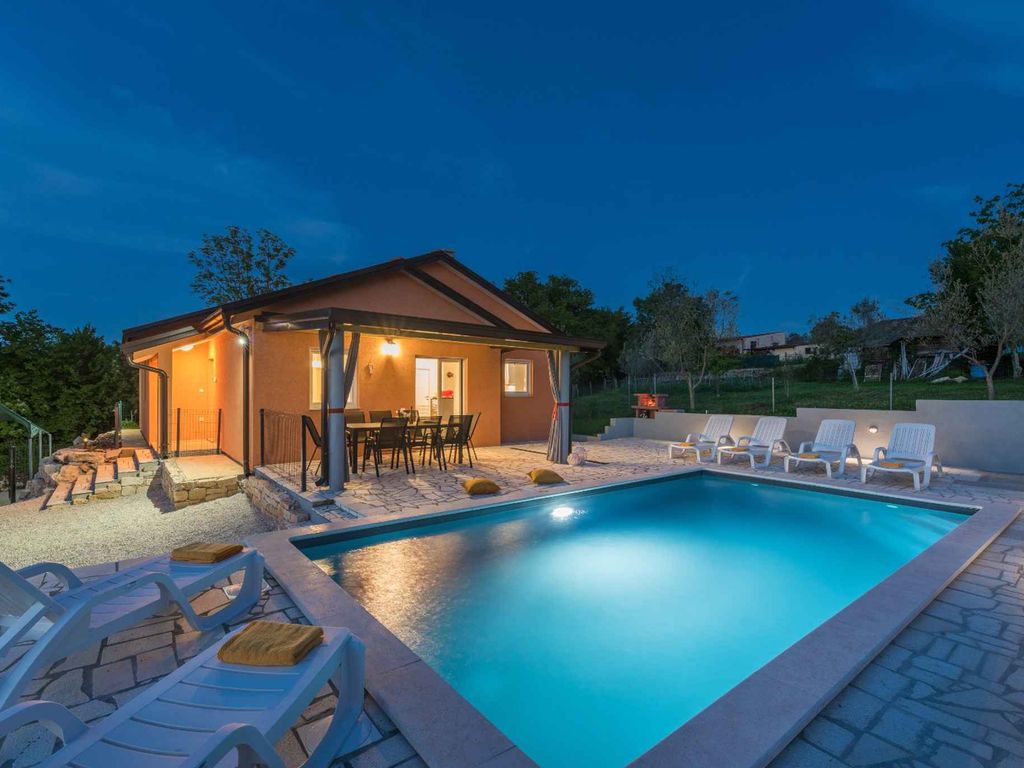 Villa mit großem Pool und Jacuzzi