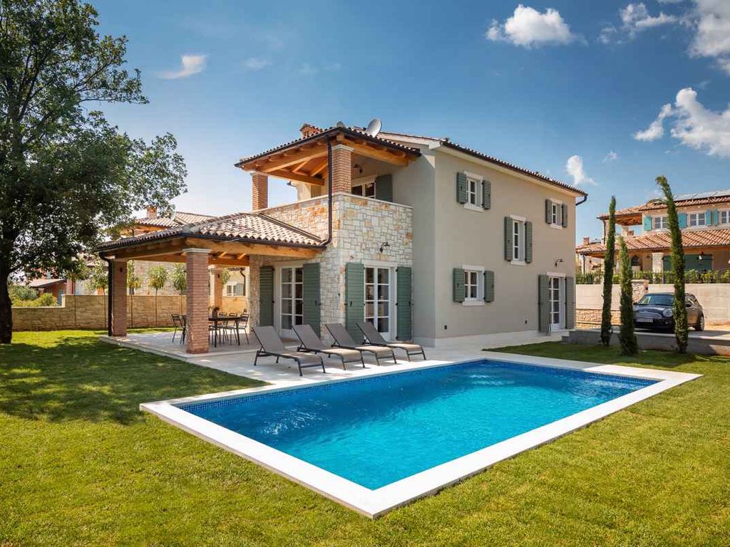 Villa mit Pool und Garten