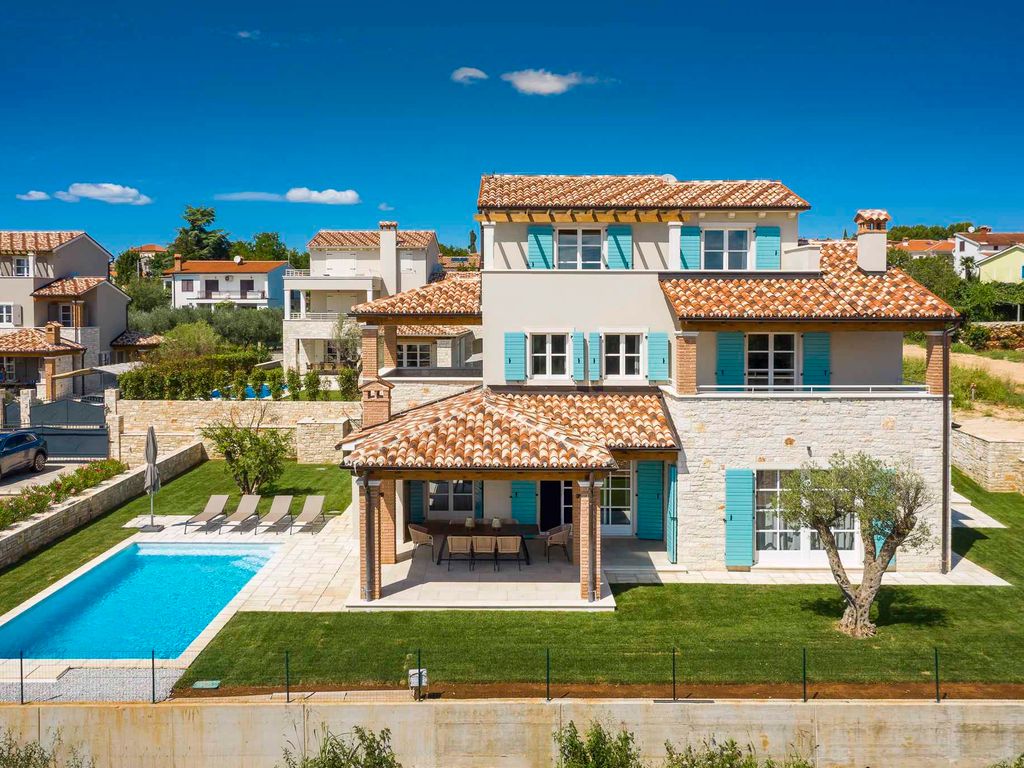 Villa mit Pool und Garten