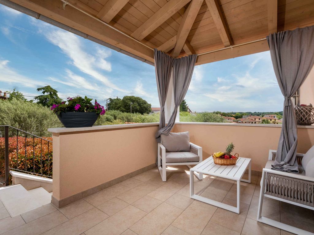 Ferienwohnung mit überdachter Balkon und privatem Innenhof