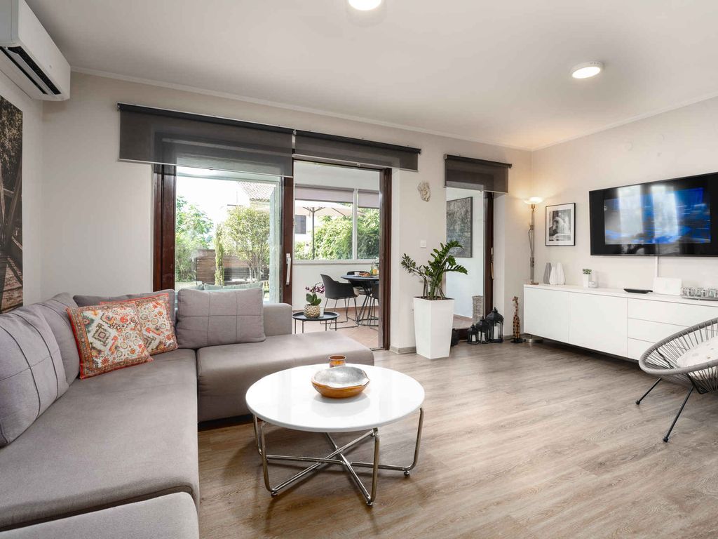 Ferienhaus mit Garten und Grill