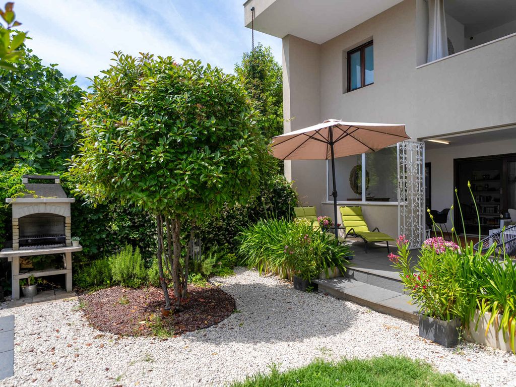 Ferienhaus mit Garten und Grill