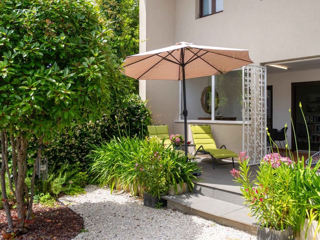 Ferienhaus mit Garten und Grill