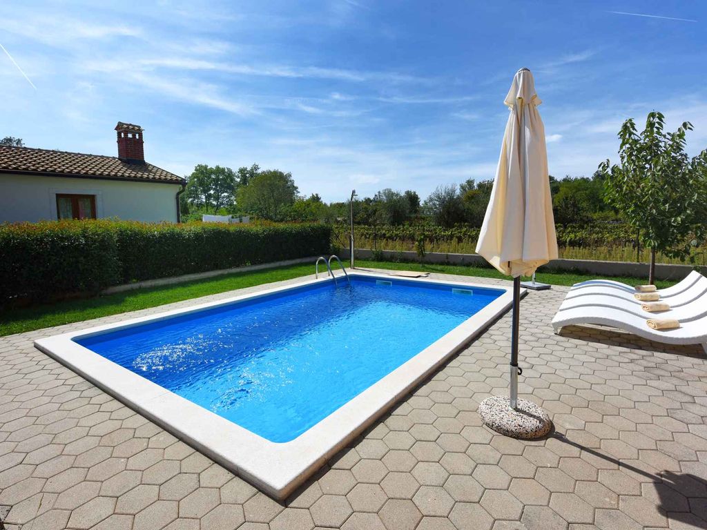 Villa mit Pool und Klimaanlage
