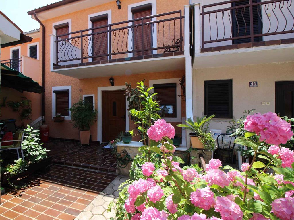 Ferienhaus mit Gartenterrasse und Klimaanlage