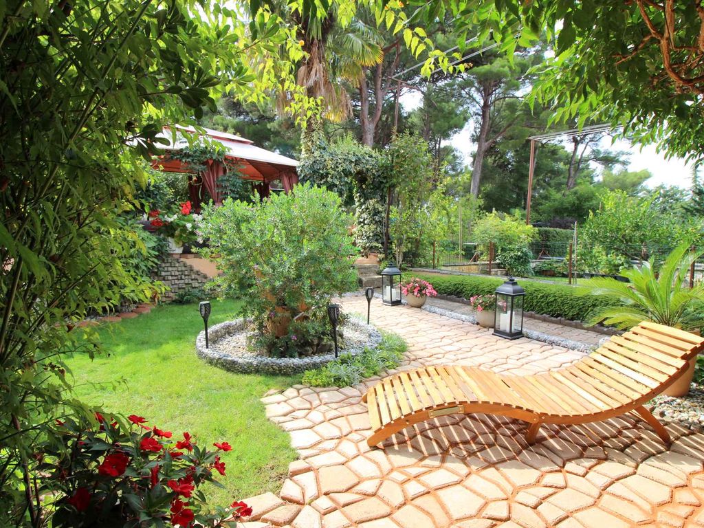 Ferienhaus mit Gartenterrasse und Klimaanlage
