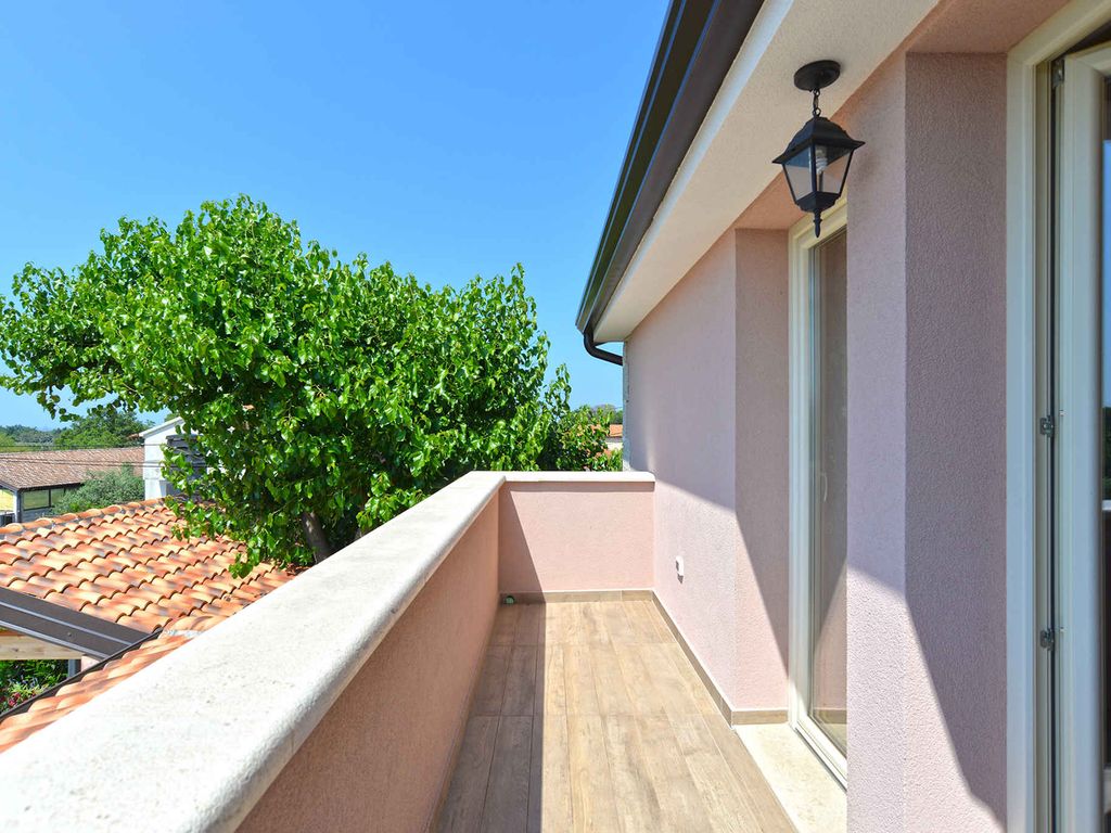 Villa mit Pool und Klimaanlage