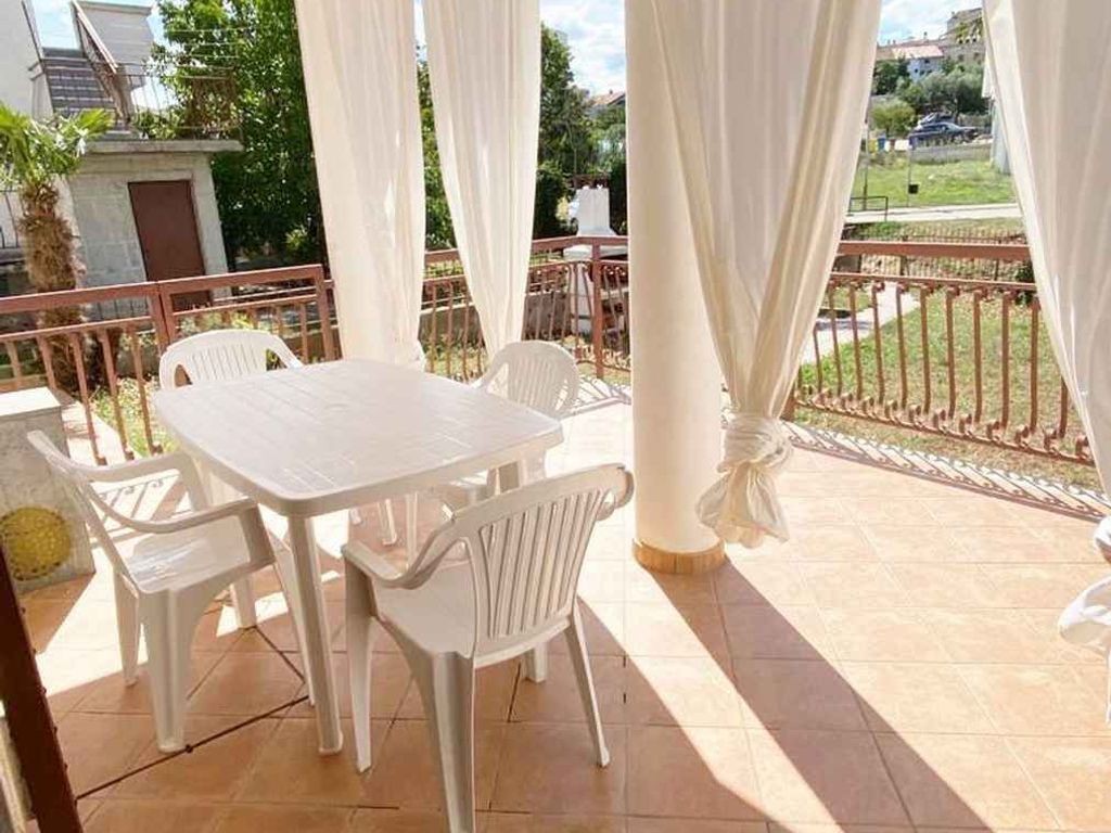 Ferienwohnung mit Klimaanlage und Terrasse
