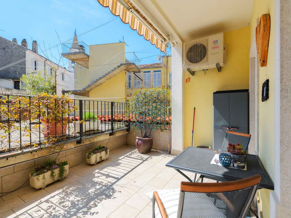 Ferienwohnung mit Klimaanlage und Balkon