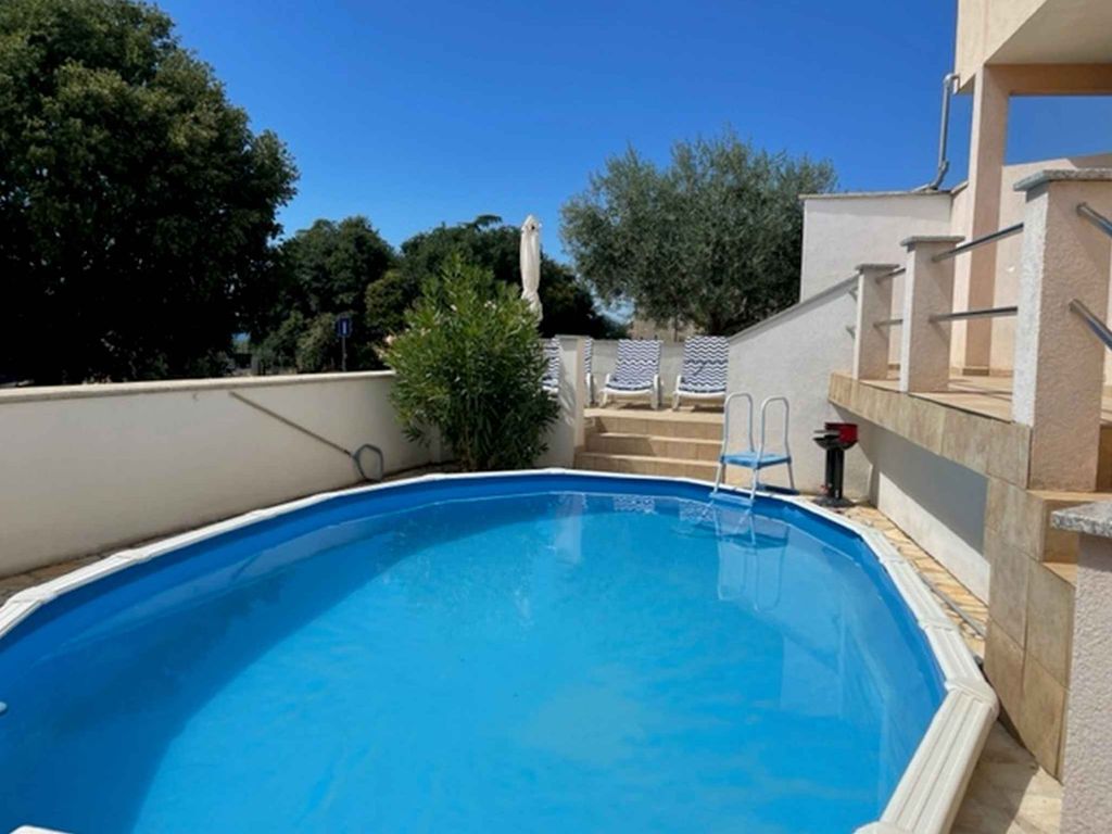 Ferienwohnung mit Gemeinschaftspool und Klimaanlage