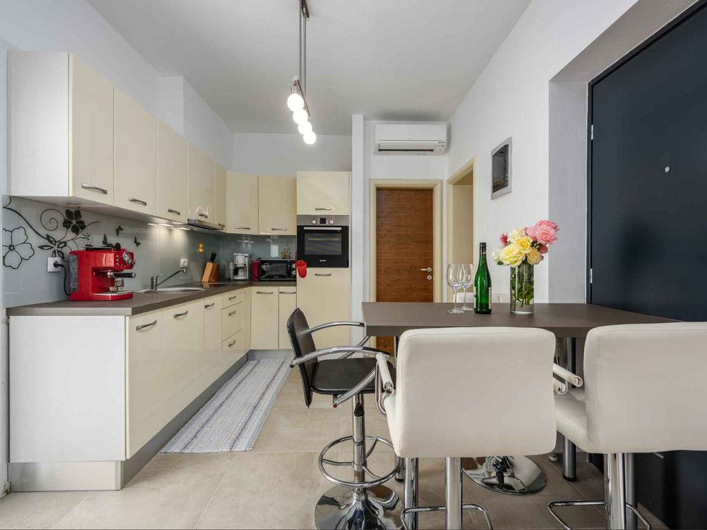 Ferienwohnung mit Pool und Klimaanlage