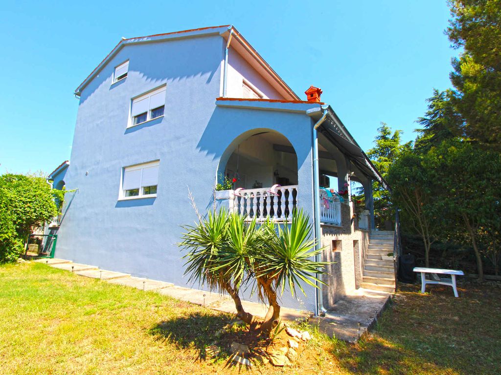 Ferienhaus mit großem Garten und Terrasse