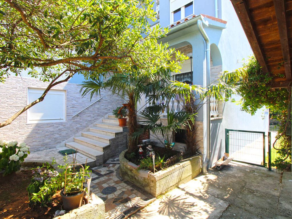 Ferienhaus mit großem Garten und Terrasse