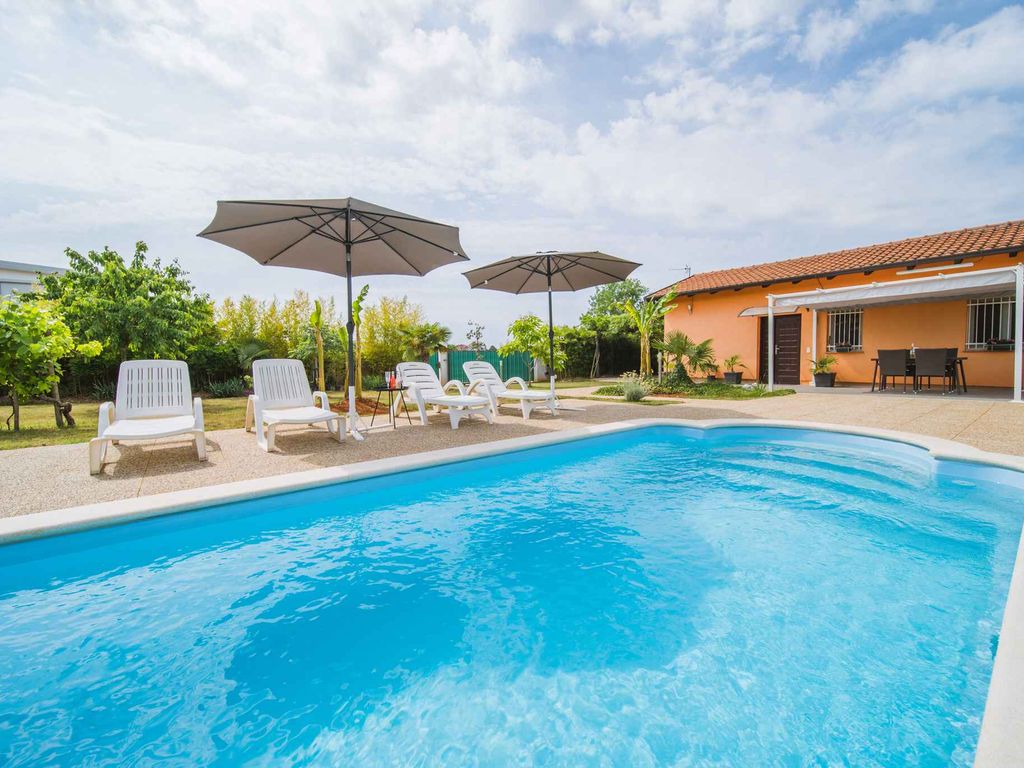 Villa mit Pool ruhig gelegen