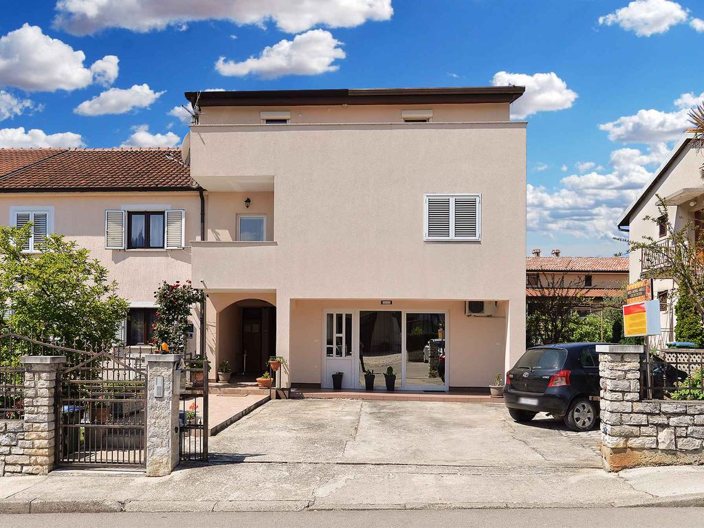 Ferienwohnung mit Klimaanlage und Balkon