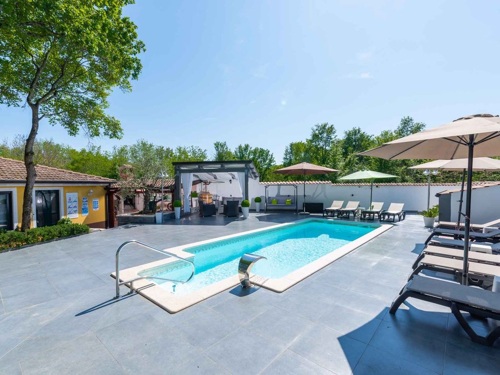 Ferienwohnung mit Pool und Klimaanlage
