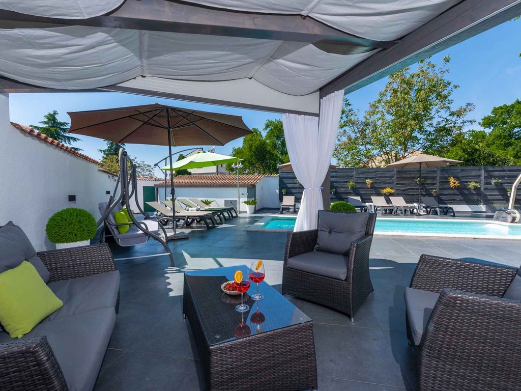 Ferienwohnung mit Schwimmbad