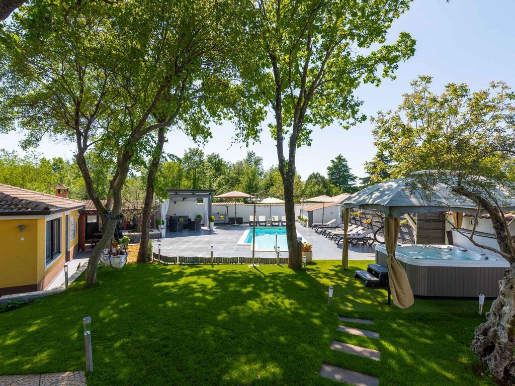 Ferienwohnung mit Schwimmbad