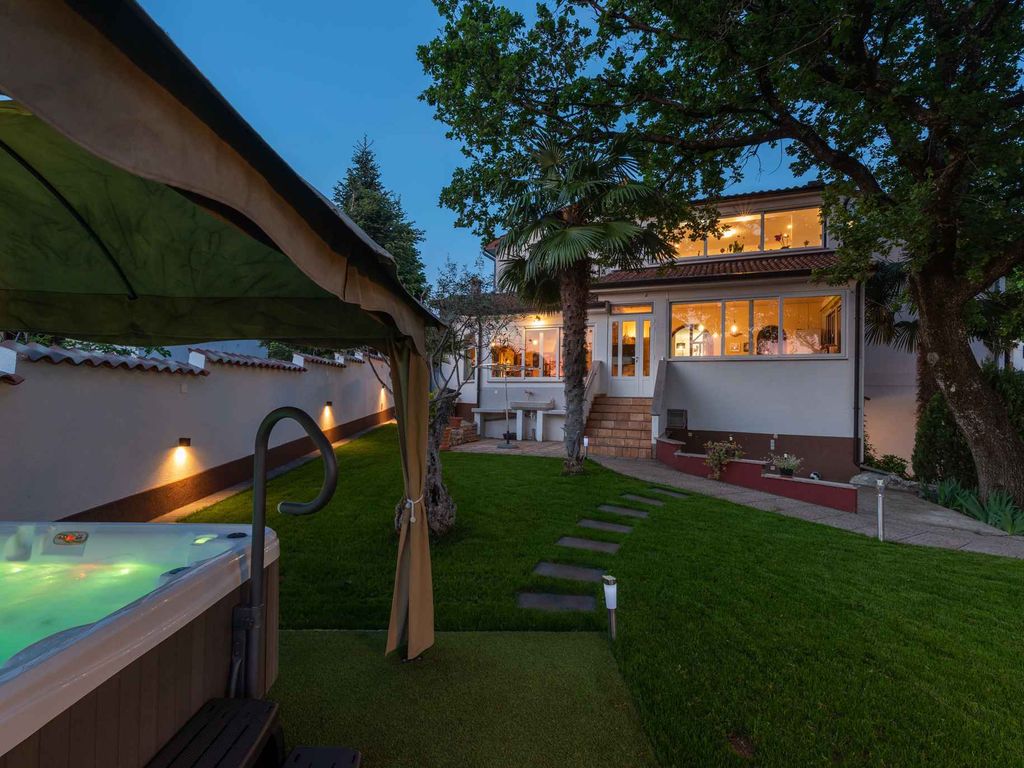 Ferienwohnung mit großem Garten und Pool