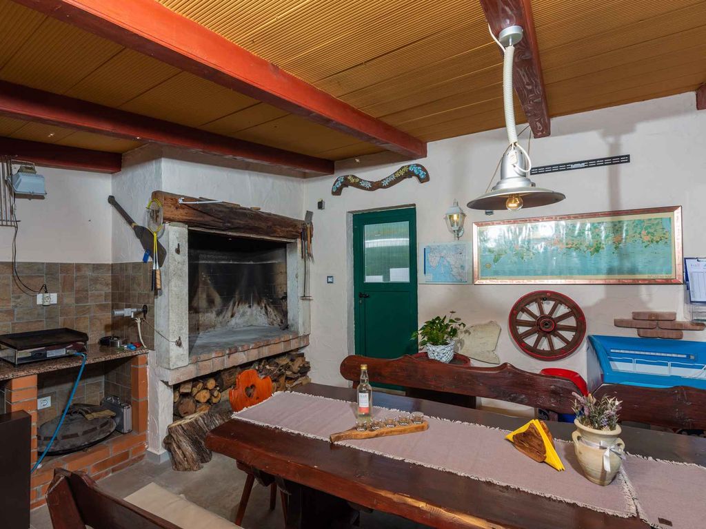 Ferienwohnung mit großem Garten und Pool