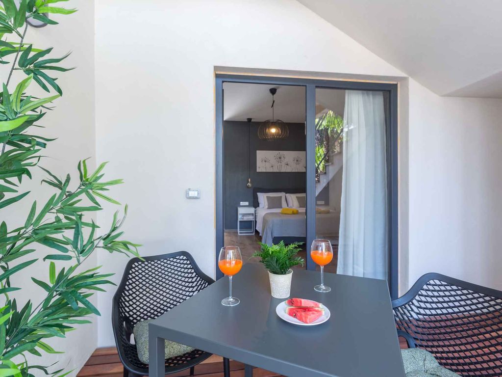 Studio mit Garten und Grill