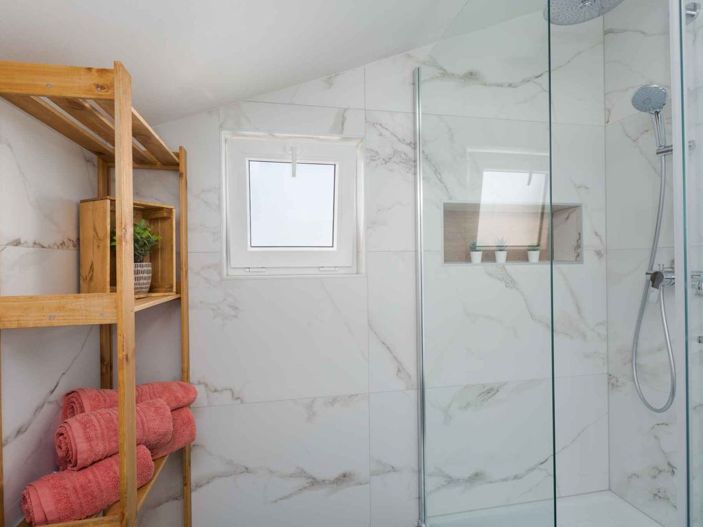 Ferienwohnung modern und mit Meerblick zum Strand