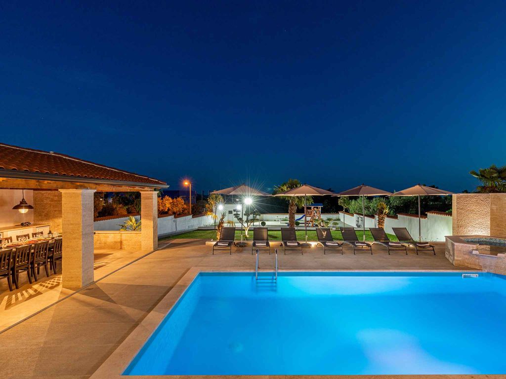 Villa mit Pool, Whirpool und Sauna