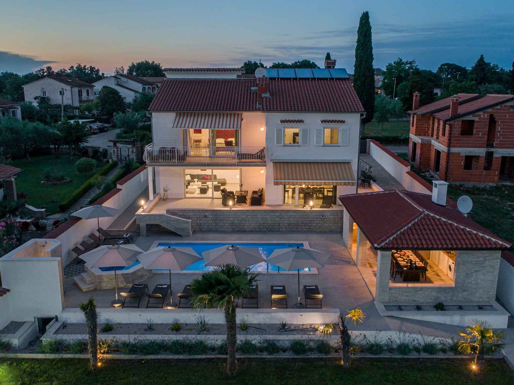 Villa mit Pool, Whirpool und Sauna