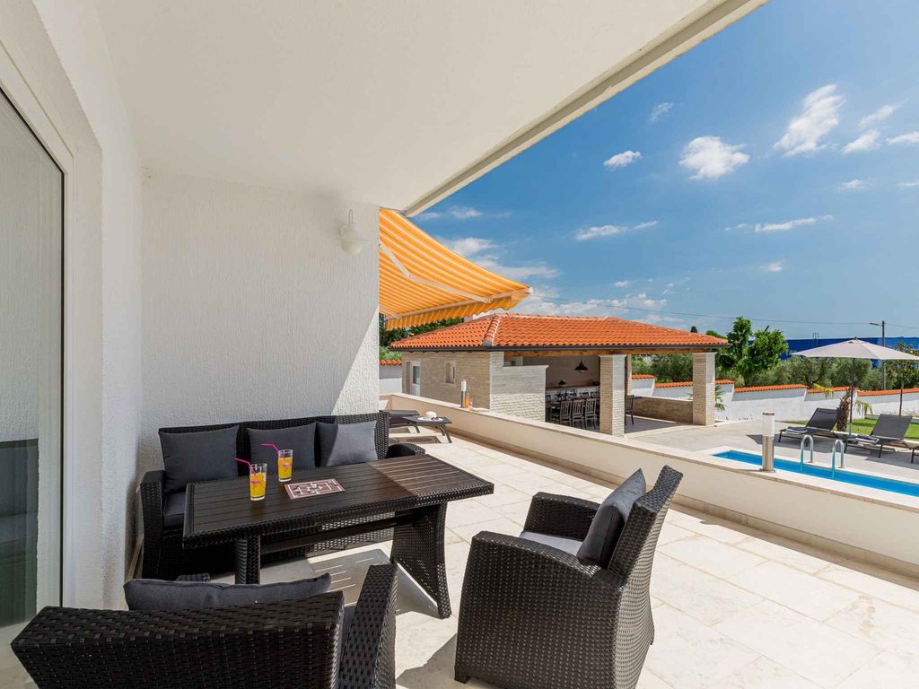 Villa mit Pool, Whirpool und Sauna