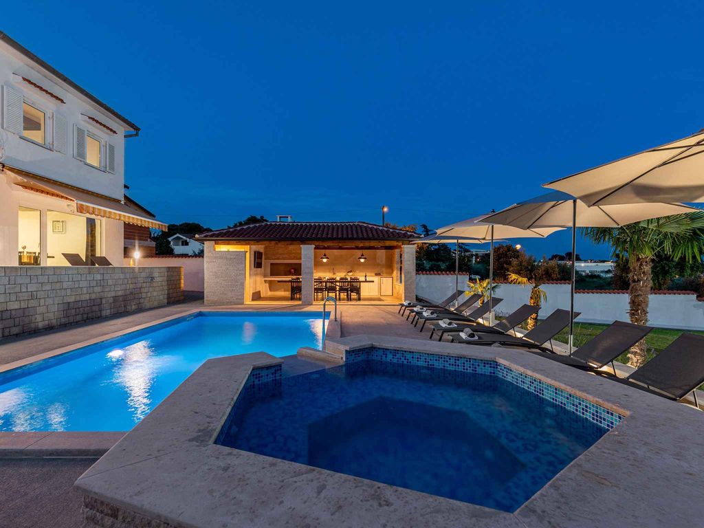 Villa mit Pool, Whirpool und Sauna