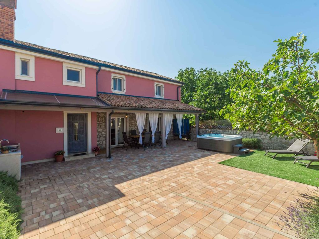 Ferienhaus mit Whirlpool in Porec