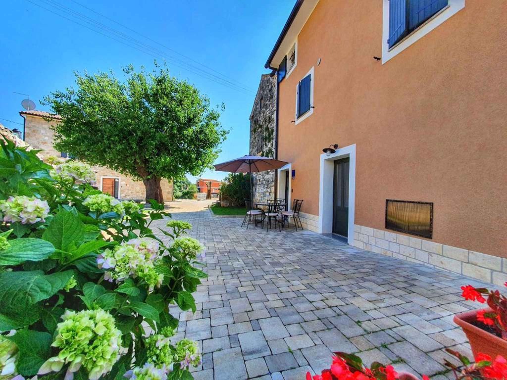 Ferienwohnung mit Pool in der Nähe von Porec