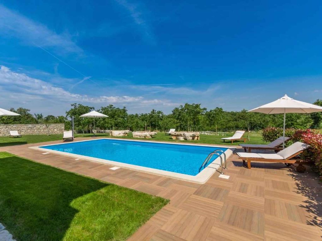 Ferienwohnung mit Pool in der Nähe von Porec